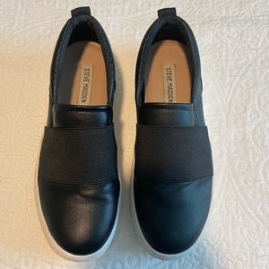 Steve Madden slides